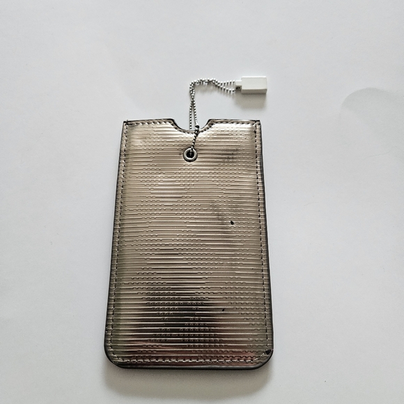 Burberry Parfums Ipod Pouch - Picture 4 of 6